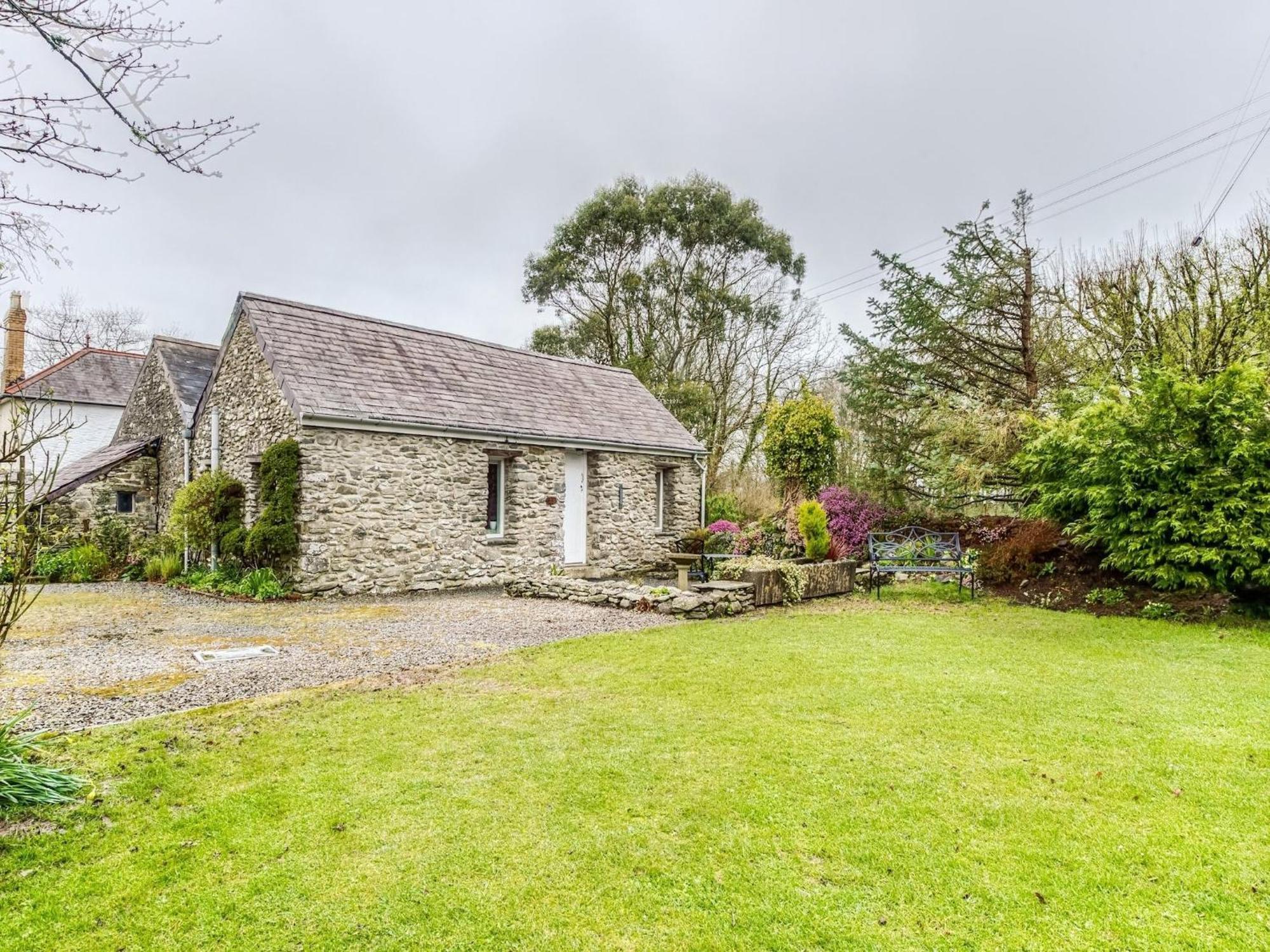 Secluded Holiday Home In Ceredigion With Garden Pennant  Exterior photo