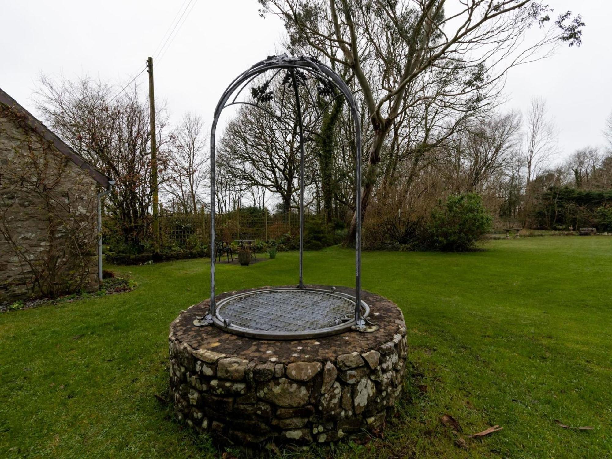 Secluded Holiday Home In Ceredigion With Garden Pennant  Exterior photo